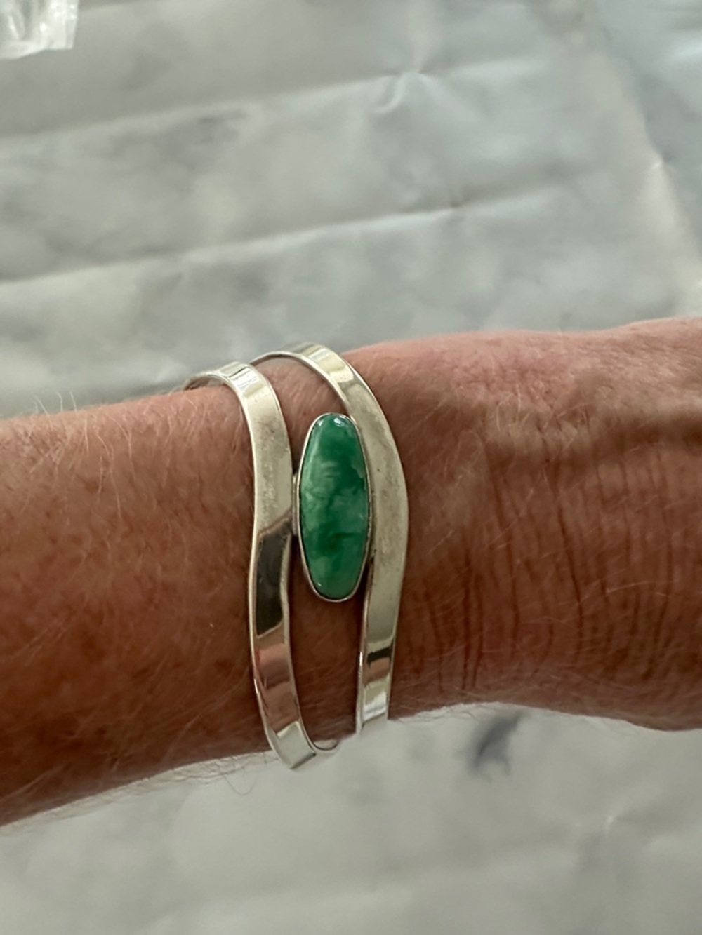 Source Unknown Silver Double-Band Cuff with Green Oval Stone